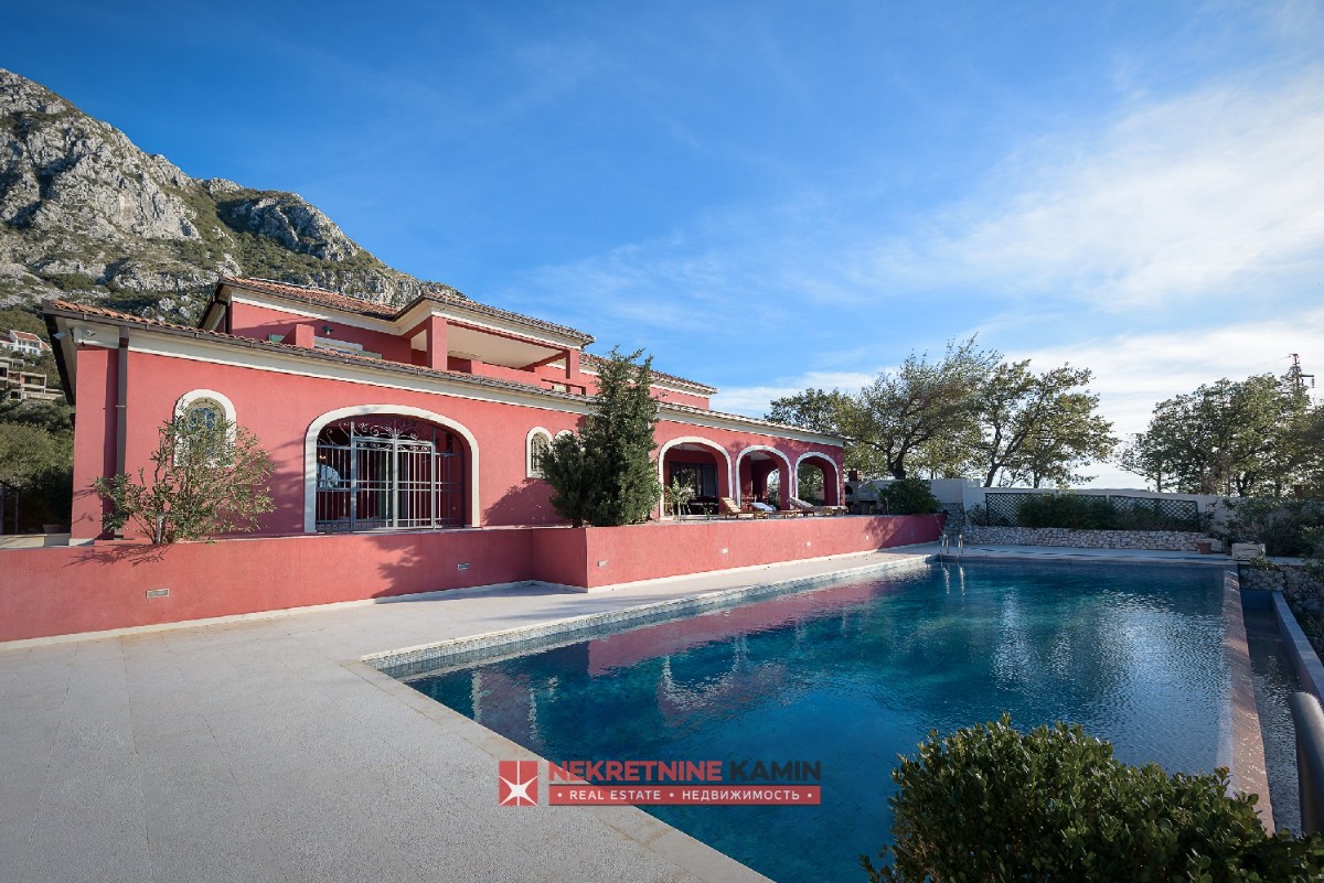 Luxury Villa with Pool and Sea Views on a 3225 m² Plot, Blizikuće, Budva